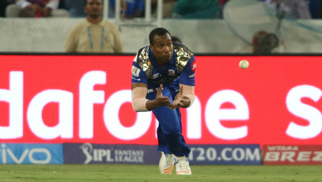 Kieron Pollard took a brilliant catch of Manoj Tiwary in the final over © BCCI