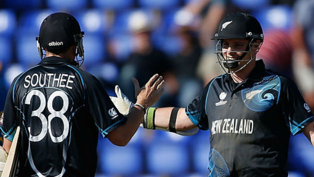 Tim Southee and Mitchell McClenaghan congratulate each other after the hard-fought win over Sri Lanka © Getty Images