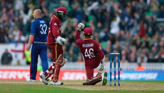 Ian Bradshaw celebrates after hitting the winning shot; Courtney Browne runs in to congratulate him © Getty Images 