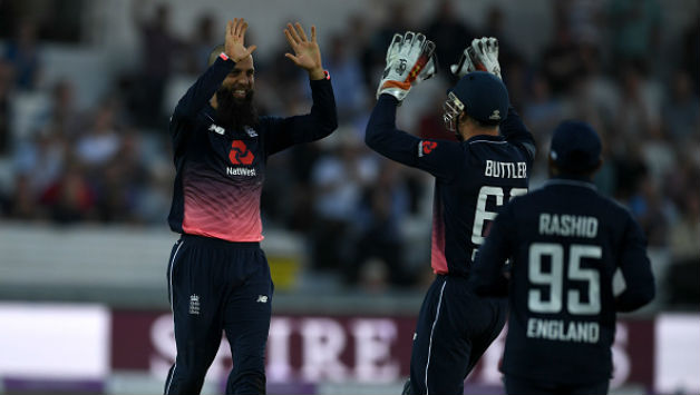 en Ali of England celebrates with Jos Buttler after dismissing Chris Morris © Getty Images 
