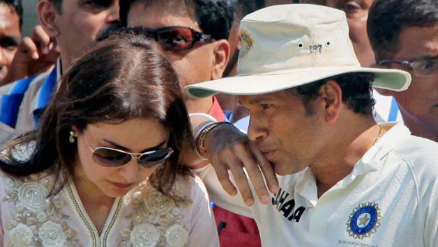 “Thanks for bearing with all my fuss, all my frustrations, and all sorts of rubbish that I’ve spoken. I normally do. Thanks for bearing with me.” — Sachin Tendulkar to wife Anjali © PTI