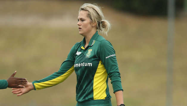 Dane van Niekerk picked _ wickets © AFP