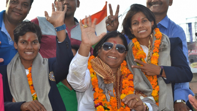 Deepti Sharma (left), Hemlata Kala (middle) and Poonam Yadav at Agra © IANS