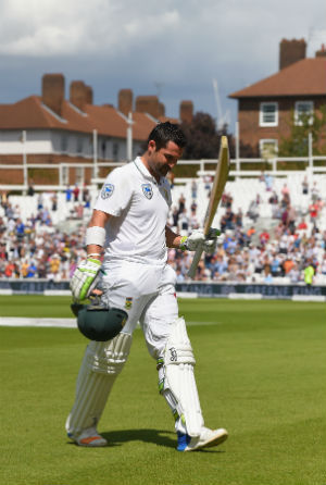 Dean Elgar stood tall in pursuit of 492 vs England © Getty Images 