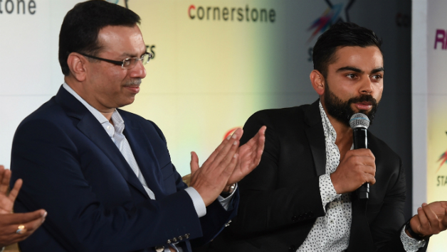 Sanjeev Goenka and Virat Kohli © AFP