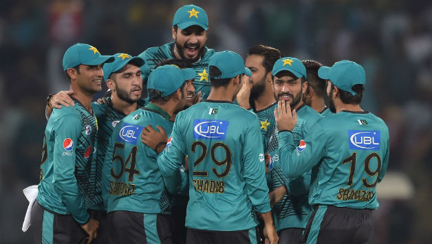 Pakistan team celebrate their series victory © AFP 