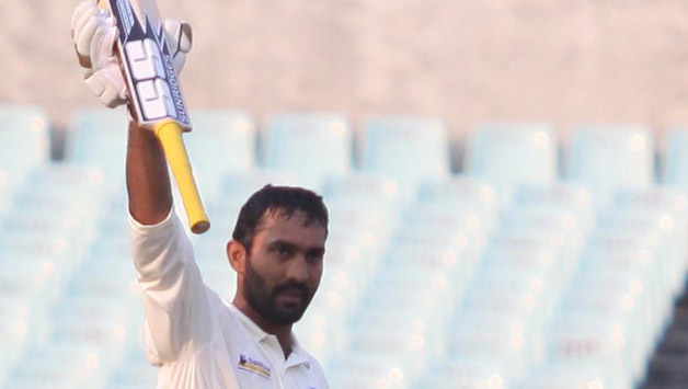 Dinesh Karthik played a captain's knock along with Prithvi Shaw © IANS