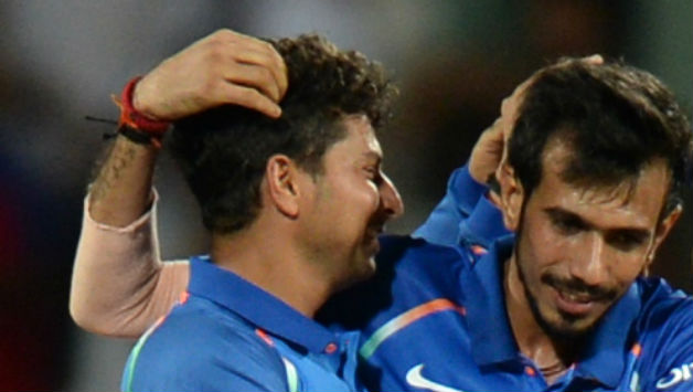 Kuldeep Yadav (l) and Yuzvendra Chahal (r) © AFP