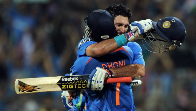 MS Dhoni and Yuvraj Singh during 2011 World Cup final © AFP
