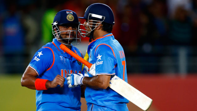 Suresh Raina (L) and MS Dhoni © Getty Images