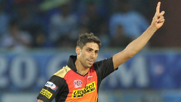 Ashish Nehra while playing for SRH in IPL 10 © AFP