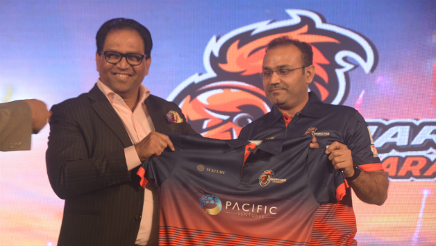 Virender Sehwag with one of the team owners during the launch of Maratha Arabians’ jersey © Maratha Arabians