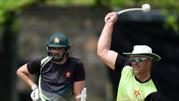 Graeme Cremer (L) and Zimbabwe coach Heath Streak (Image courtesy: AFP)