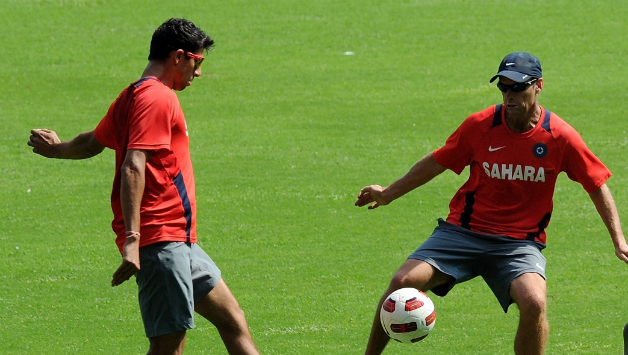 Ashish Nehra and Gary Kirsten © AFP