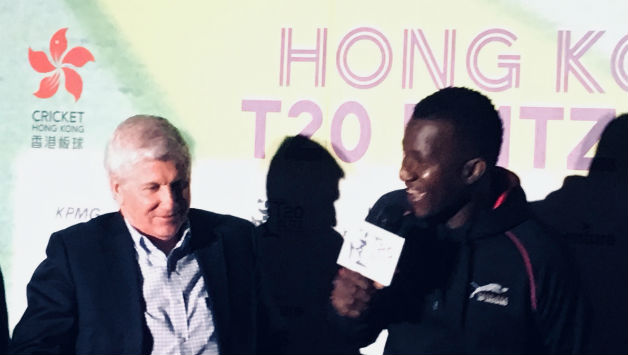 Alan Wilkins (left) shares a joke with Darren Sammy © Suvajit Mustafi