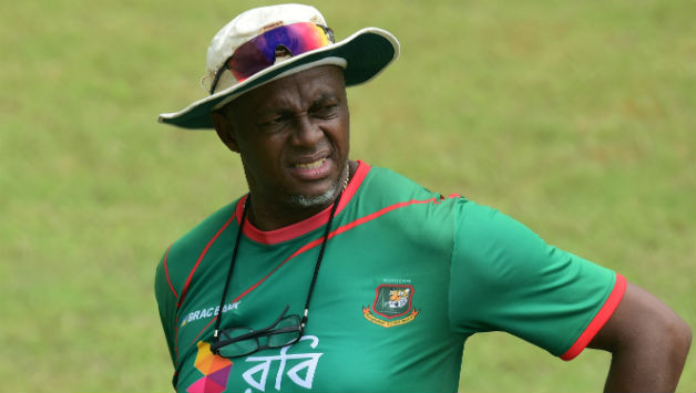 Bangladesh interim coach Courtney Walsh © AFP