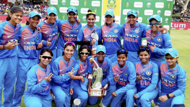 India Women poses with T20I trophy after beating South Africa © PTI