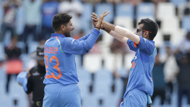 Kuldeep Yadav and Yuzvendra Chahal (l) © AFP