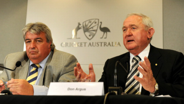 Don Argus (right), who led a seven-month review into the state of Australian cricket, speaks at a press conference with Cricket Australia chairman Jack Clarke (left) in Melbourne on August 2011 © AFP