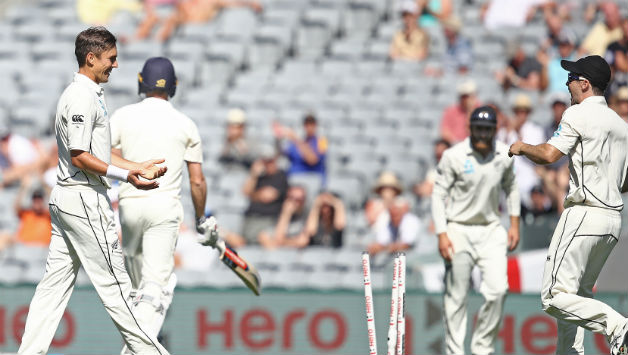 Trent Boult picked career best figures of 6 for 32 © AFP