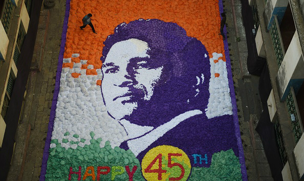 Sachin Tendulkar's portrait made by a fan of paper © Getty Images