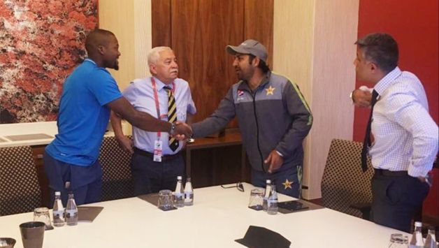 Andile Phehlukwayo and Sarfraz Ahmed