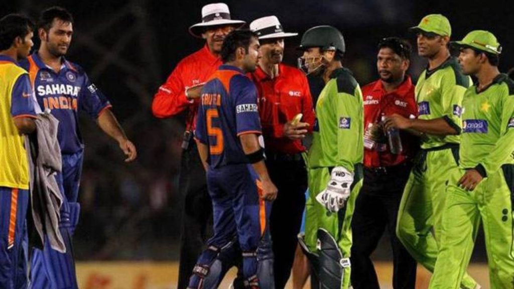 Gambhir and Akmal get into a heated argument