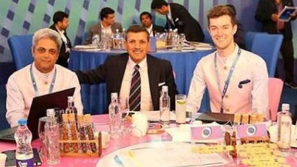 Manoj Badale, Lachlan Murdoch
