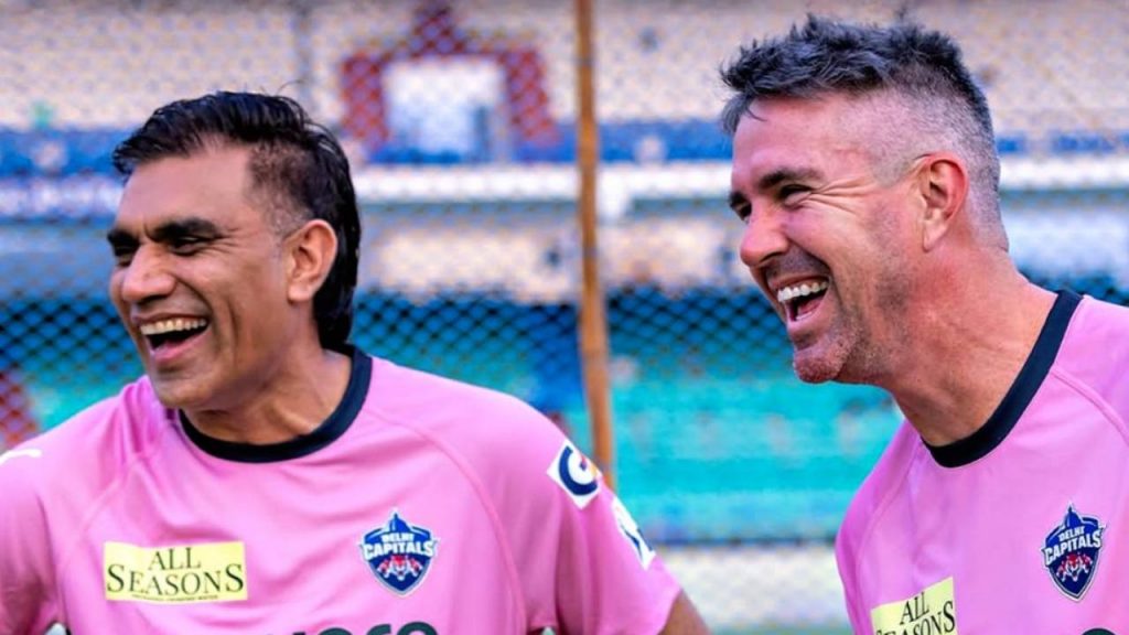 Munaf Patel and Kevin Pietersen