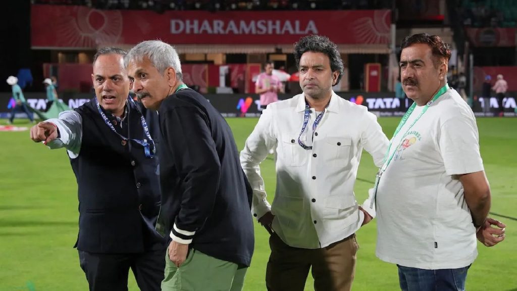 IPL Chairman Arun Dhumal talking with other officials